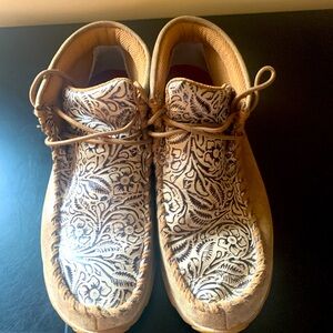 Women’s twisted X Mocs still in excellent condition